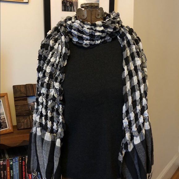 Accessories - Scarf black, grey and white checkered with tassels